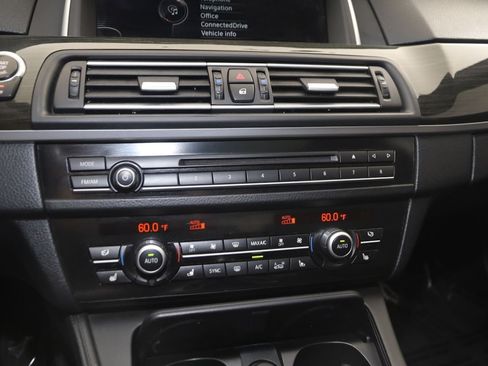 Used 2015 BMW M5 RWD image 32