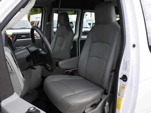Used 2014 Ford E-250 and Econoline 250 Extended w/ Power Group image 12
