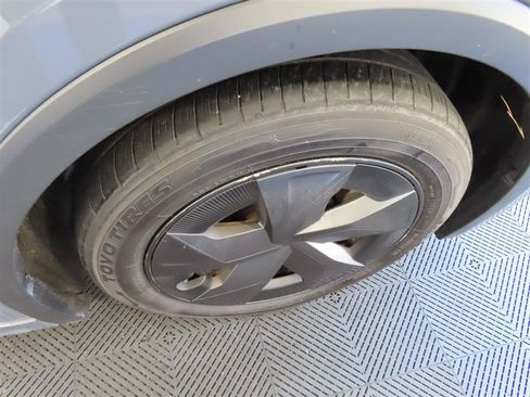 Used 2024 Toyota Prius LE FWD image 9