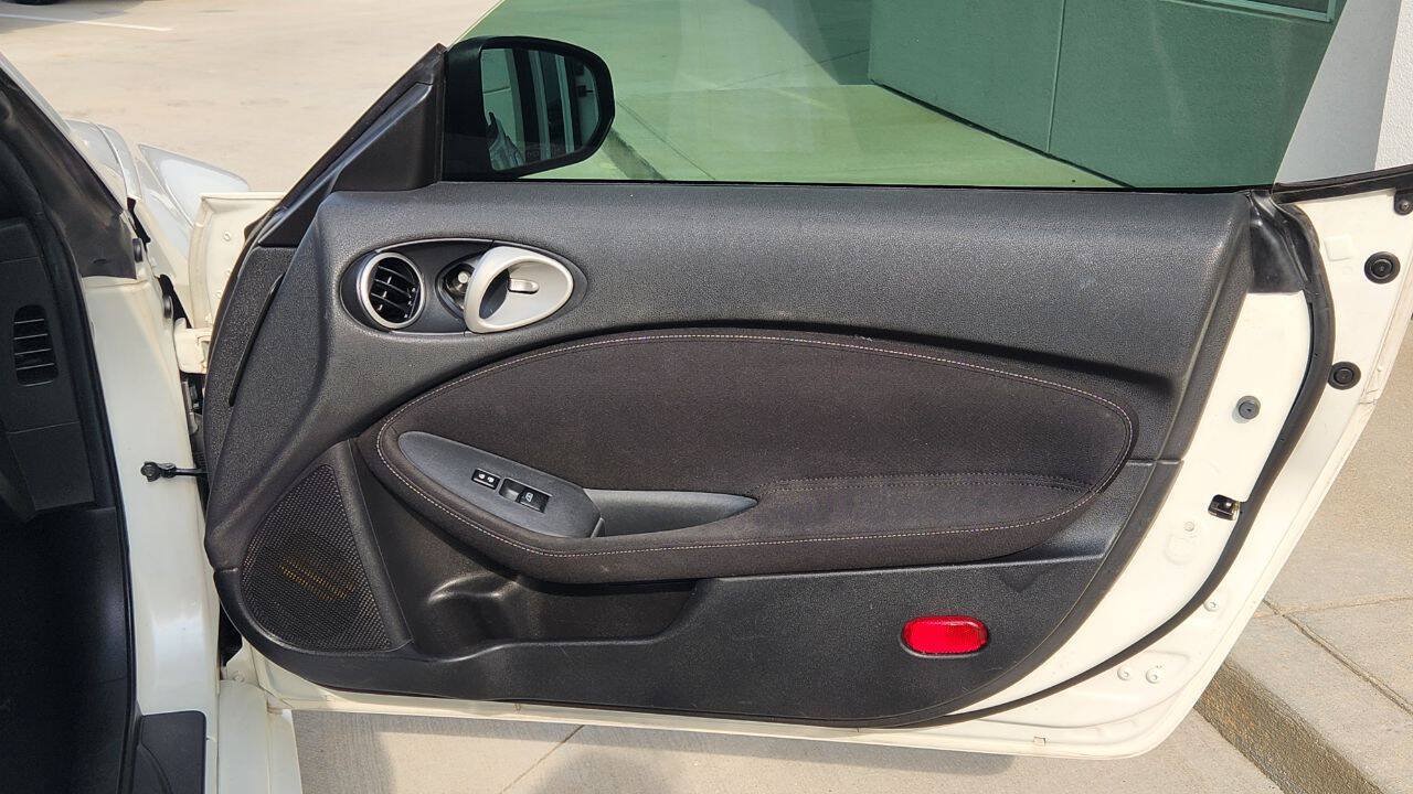Used 2013 Nissan 370Z Coupe RWD image 16