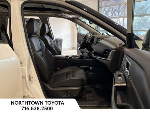 Used 2021 Nissan Rogue SL w/ Premium Package image 20