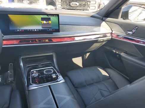 Used 2024 BMW 740i image 16