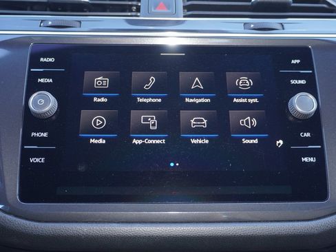 Used 2022 Volkswagen Tiguan SE image 17