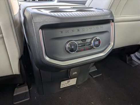 New 2025 Ford Expedition Platinum w/ Driver's Package image 17