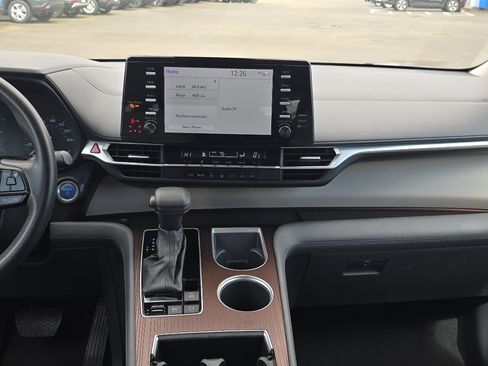Certified 2024 Toyota Sienna LE FWD image 23