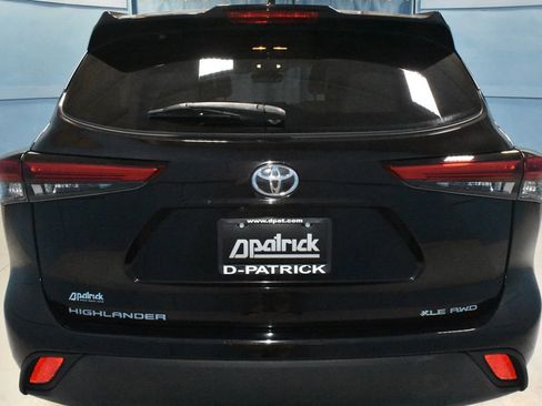 Used 2022 Toyota Highlander XLE AWD/4WD image 32