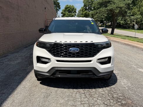 Used 2023 Ford Explorer ST-Line w/ Class IV Trailer Tow Package AWD/4WD image 8