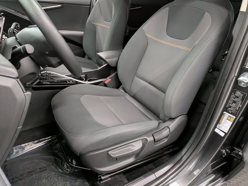 Certified 2024 Kia Niro LX image 10