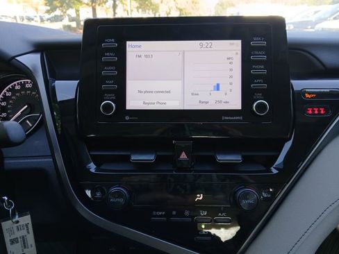 Used 2024 Toyota Camry SE image 22