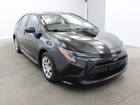 Used 2025 Toyota Corolla LE FWD image 6
