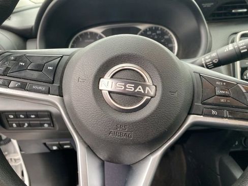 Used 2022 Nissan Kicks S image 13