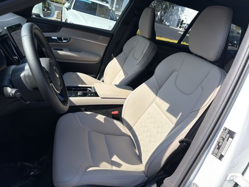 Used 2025 Volvo XC90 B5 Plus w/ Protection Package Premier AWD/4WD image 16