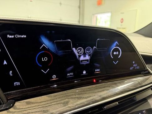 Certified 2024 Cadillac Escalade Premium Luxury w/ Performance Package AWD/4WD image 20