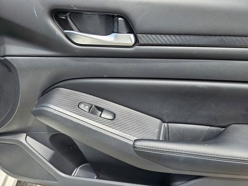 Used 2025 Nissan Altima 2.5 SV FWD image 9