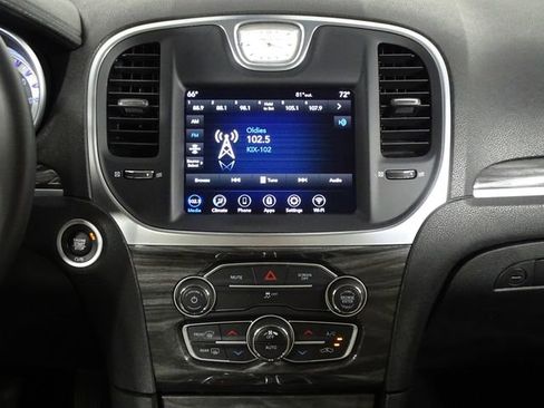 Used 2022 Chrysler 300 Touring w/ Sport Appearance Package image 30