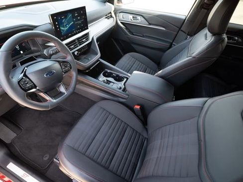 Used 2025 Ford Explorer ST-Line w/ Premium Package image 5