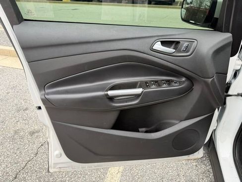 Used 2019 Ford Escape SEL image 3