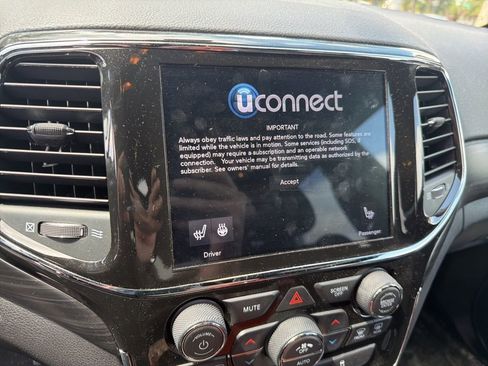 Used 2021 Jeep Grand Cherokee Laredo X image 6