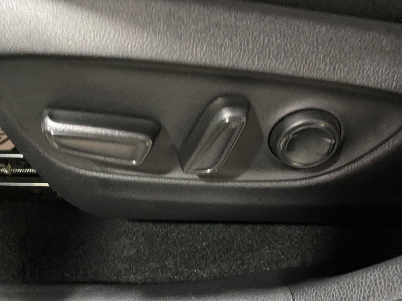 Used 2021 Toyota RAV4 XLE AWD/4WD image 19