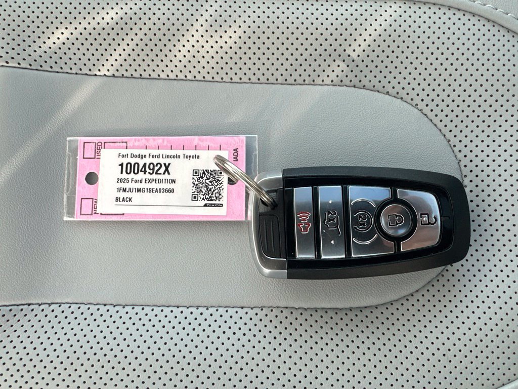 Used 2025 Ford Expedition Platinum w/ Platinum Ultimate Package AWD/4WD image 57