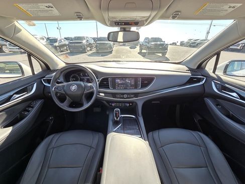 Used 2021 Buick Enclave Essence image 27