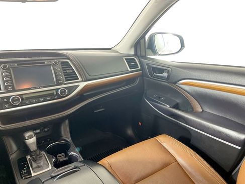 Used 2018 Toyota Highlander Limited image 37