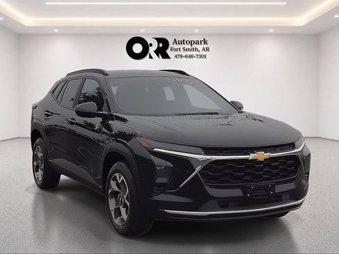 Used 2024 Chevrolet Trax LT FWD image 1