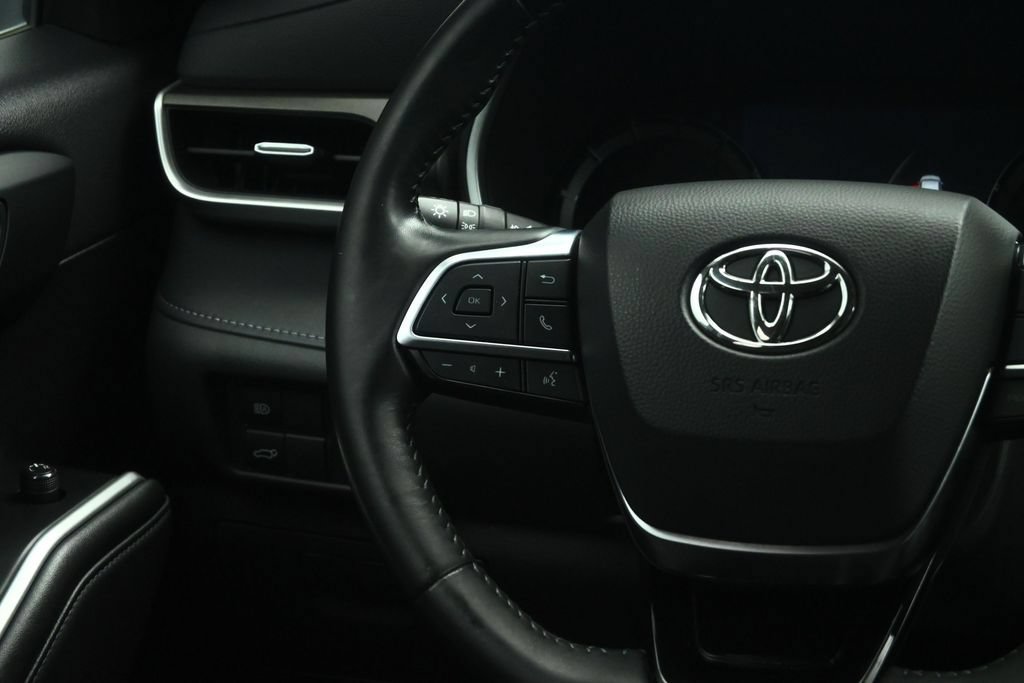 Used 2021 Toyota Highlander XLE AWD/4WD image 42