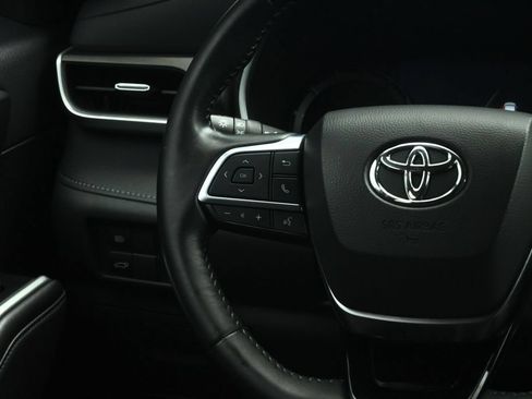 Used 2021 Toyota Highlander XLE AWD/4WD image 42