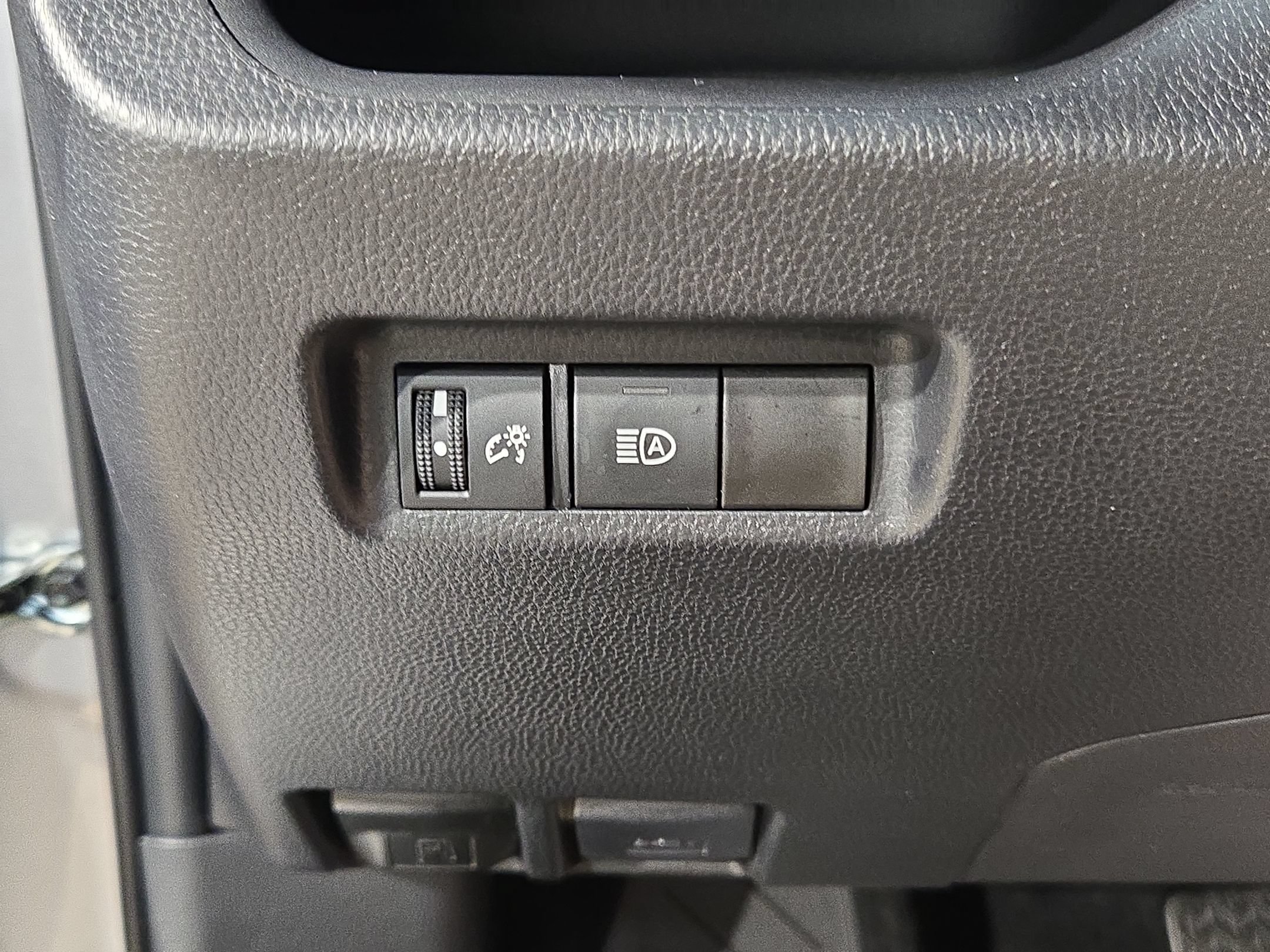 Certified 2025 Toyota RAV4 LE FWD image 24