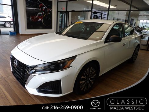 Used 2025 Nissan Altima 2.5 SV FWD image 1