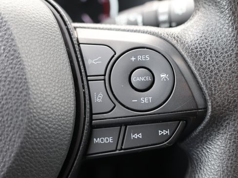 Certified 2025 Toyota RAV4 XLE FWD image 28