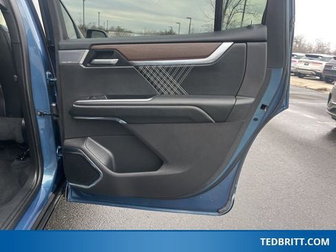 Used 2025 GMC Acadia Denali w/ Super Cruise Package image 19