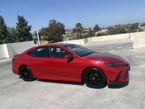 Used 2025 Toyota Camry SE FWD image 35