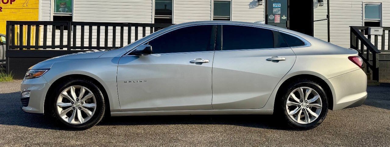 Used 2019 Chevrolet Malibu LT FWD image 2