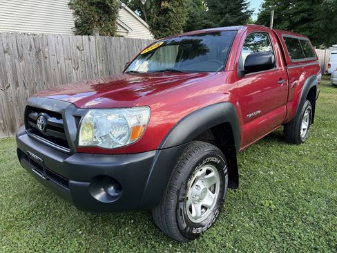 Used 2005 Toyota Tacoma 4x4 Regular Cab image 2