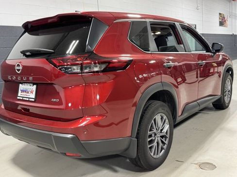Used 2025 Nissan Rogue S AWD/4WD image 15