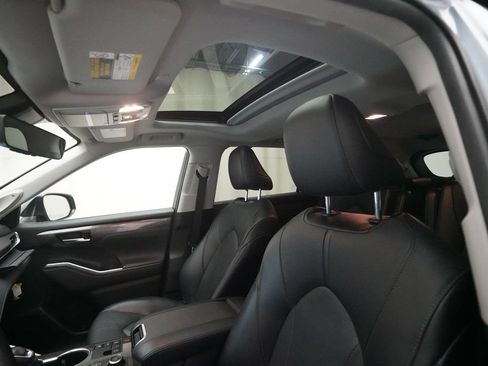 Used 2023 Toyota Highlander Limited AWD/4WD image 32