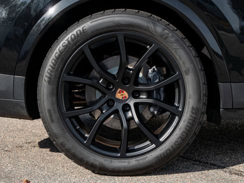 Certified 2025 Porsche Cayenne E-Hybrid Coupe image 17