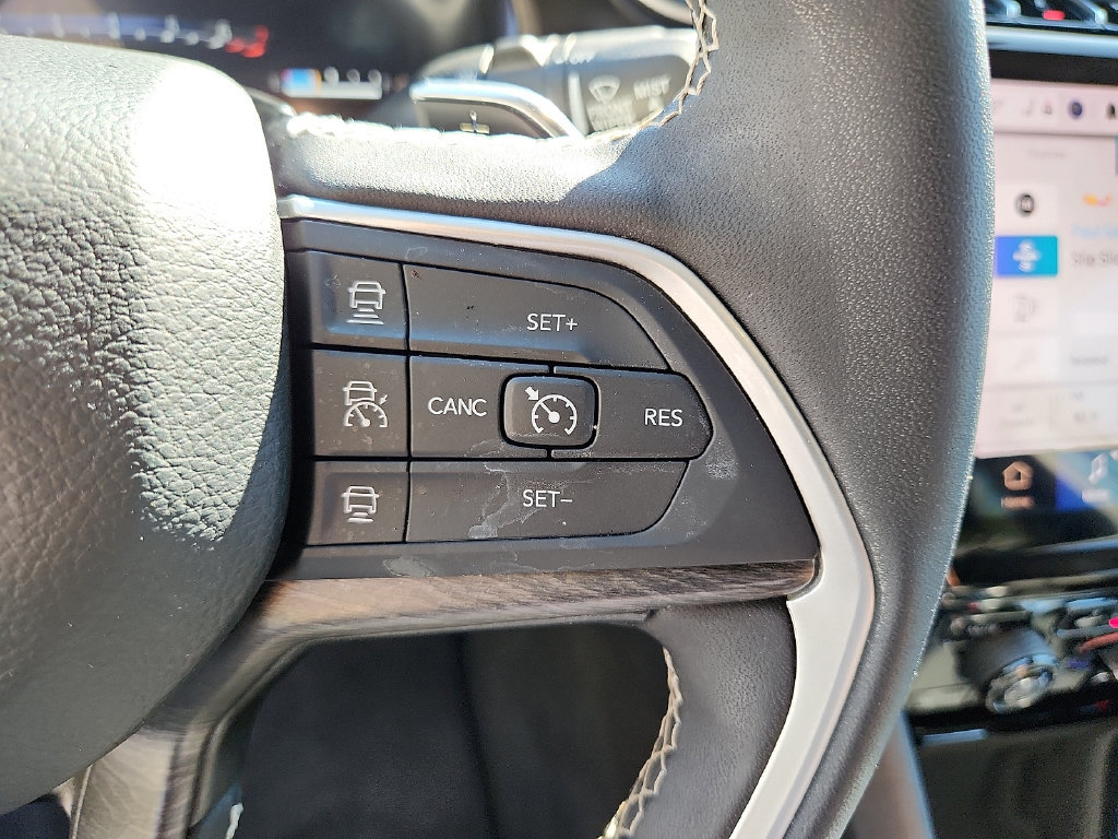 Used 2024 Jeep Grand Cherokee Limited AWD/4WD image 23