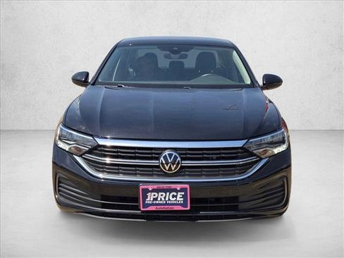 Used 2024 Volkswagen Jetta SE FWD image 2