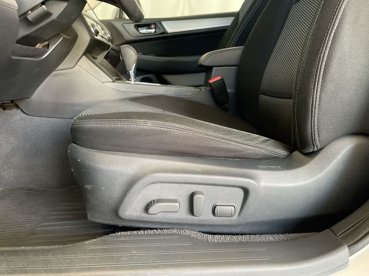 Used 2017 Subaru Outback 2.5i Premium AWD/4WD image 12