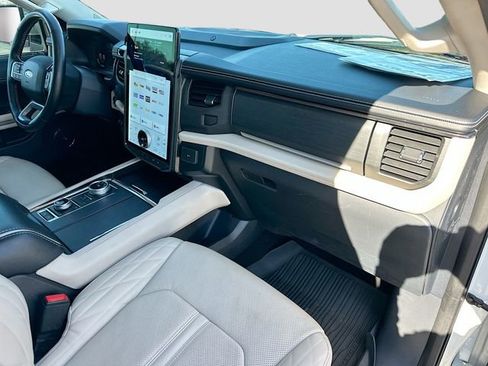 Used 2022 Ford Expedition Platinum image 31