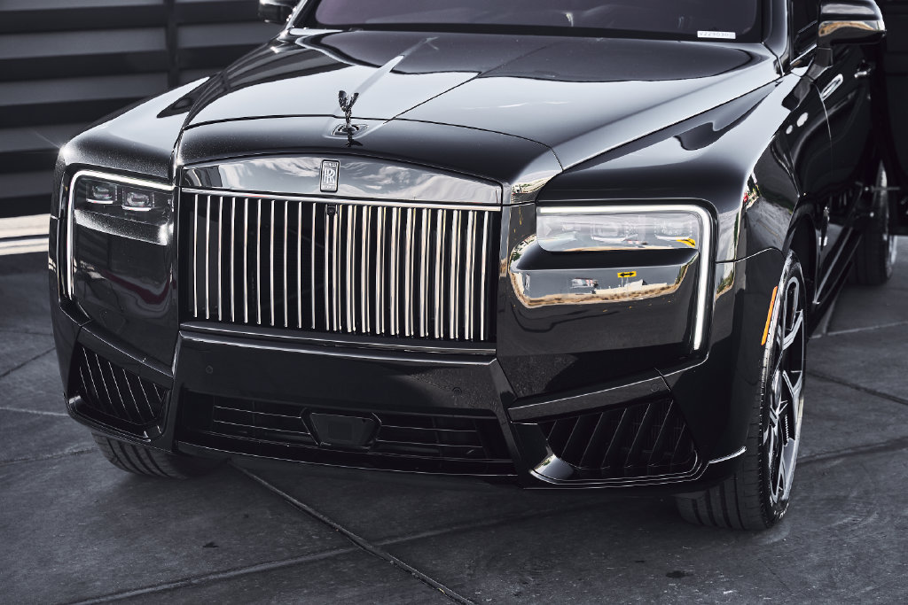 Used 2025 Rolls-Royce Cullinan Black Badge AWD/4WD image 7