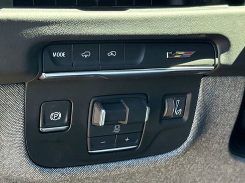 Used 2025 Cadillac Escalade V AWD/4WD image 25
