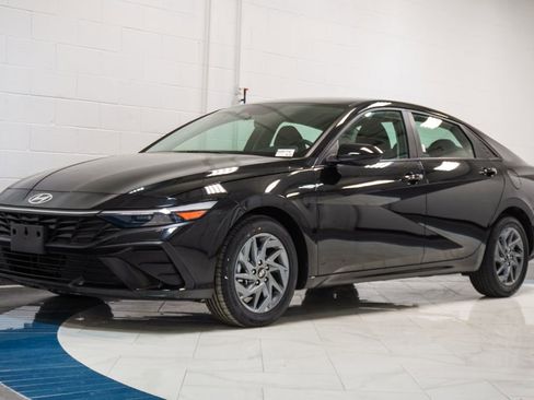 Used 2024 Hyundai Elantra SEL image 4