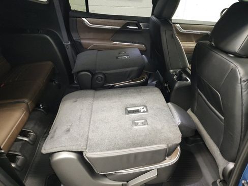 New 2026 GMC Acadia Denali Ultimate w/ LPO, Floor Liner Package image 13