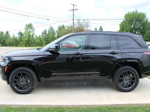 Used 2025 Jeep Grand Cherokee Summit w/ Obsidian Package AWD/4WD image 30