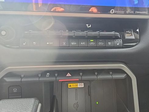 Used 2023 Toyota Tundra Limited w/ Power Package image 8