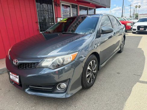 Used 2013 Toyota Camry SE FWD image 2